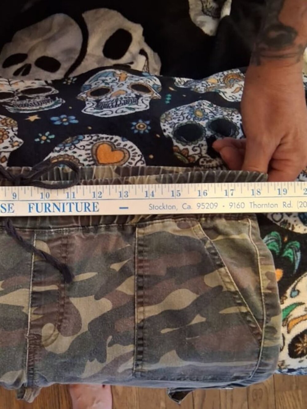 Women's V.I.P. Camo Cargo Joggers - Picture 6 of 7